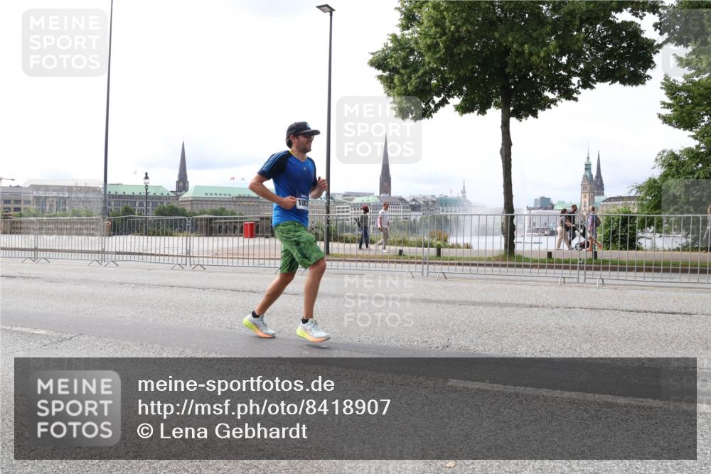 29.06.2025 - hella hamburg halbmarathon Lena Gebhardt http://msf.ph/oto/8418907 29.06.2025 10:27:18 Lombardsbrücke 1530, 1793, 1973, 2045, 2306, 2775, 4358, 4372, 5285, 5494, 5495, 5707, 5825, 6259, 6637, 7234, 7314, 7944, 8056, 8281, 9349, 10077, 10158, 10465, 11110, 11256, 11766, 12500, 13462, 14020, 14021, 15108, 15641, 16479, 17049, 17445, 17791, 18012, 18097, 18766, 18962, 18976, 18978 meine-sportfotos.de