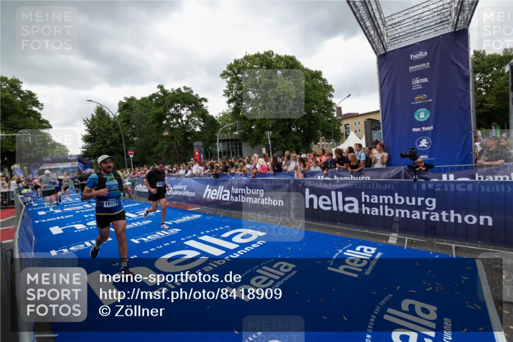 29.06.2025 - hella hamburg halbmarathon Zöllner http://msf.ph/oto/8418909 29.06.2025 10:52:10 Ziel 1482, 2397, 2595, 5093, 5378, 6897, 7732, 9082, 12580, 13726, 14248, 15506, 15829, 16179, 16320, 16666, 17033, 18801 meine-sportfotos.de