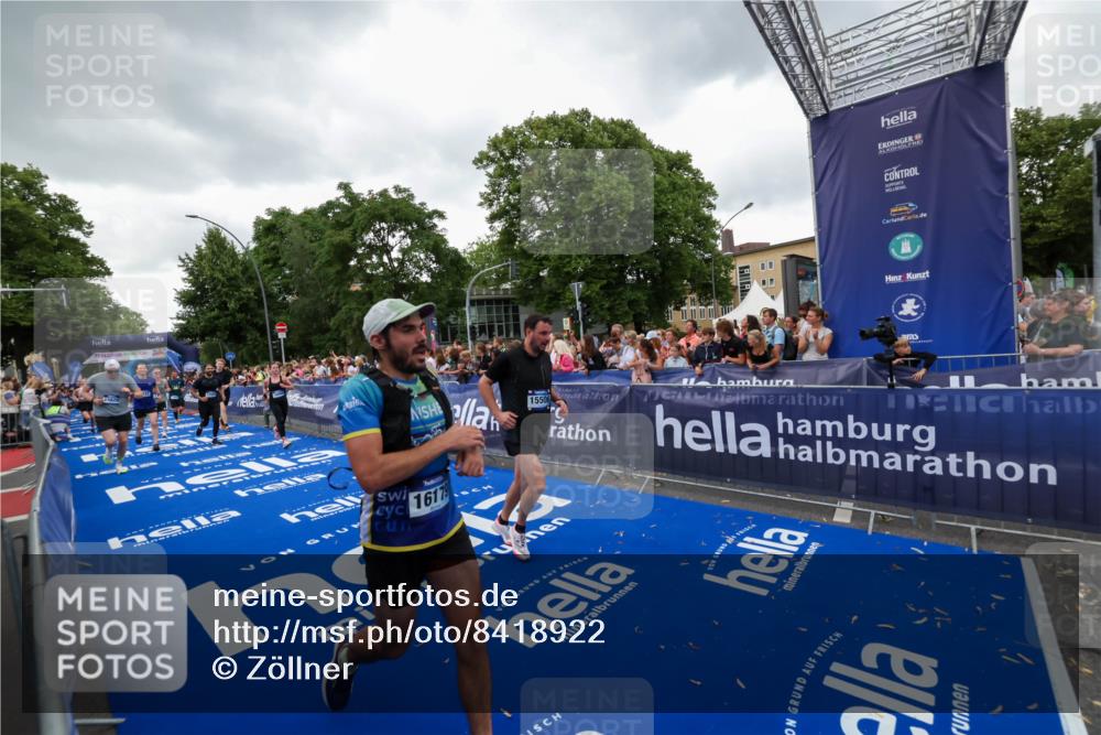 29.06.2025 - hella hamburg halbmarathon Zöllner http://msf.ph/oto/8418922 29.06.2025 10:52:11 Ziel 1482, 2397, 2595, 5032, 5093, 5378, 6897, 7732, 9082, 12135, 12580, 13726, 14248, 14300, 15506, 15829, 16003, 16179, 16320, 16666, 17033, 17130, 18475, 18801 meine-sportfotos.de