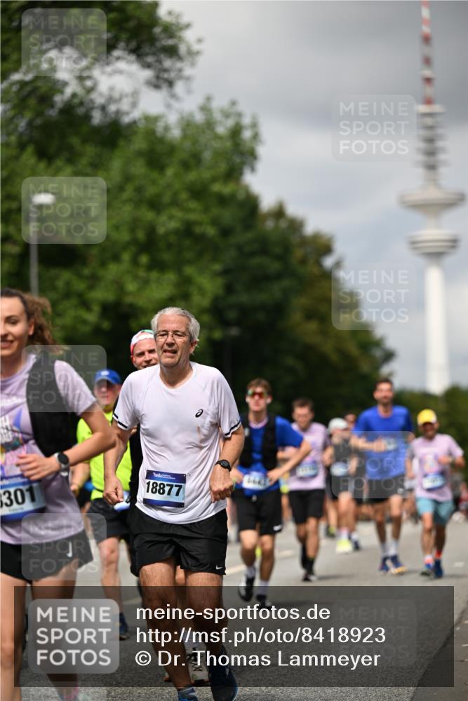 29.06.2025 - hella hamburg halbmarathon Dr. Thomas Lammeyer http://msf.ph/oto/8418923 29.06.2025 10:46:08 Kennedybrücke 1314, 1317, 1536, 2229, 2762, 2763, 3532, 3533, 3694, 4774, 5086, 5942, 6066, 6137, 6719, 6726, 6793, 6846, 6894, 7821, 8293, 8300, 8301, 8443, 8586, 9009, 9370, 9588, 10027, 10181, 10483, 11011, 11017, 11024, 11097, 11207, 11255, 11371, 11437, 11438 meine-sportfotos.de