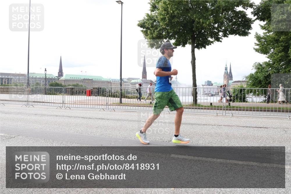 29.06.2025 - hella hamburg halbmarathon Lena Gebhardt http://msf.ph/oto/8418931 29.06.2025 10:27:18 Lombardsbrücke 1530, 1793, 1973, 2045, 2306, 2775, 4358, 4372, 5285, 5494, 5495, 5707, 5825, 6259, 6637, 7234, 7314, 7944, 8056, 8281, 9349, 10077, 10158, 10465, 11110, 11256, 11766, 12500, 13462, 14020, 14021, 15108, 15641, 16479, 17049, 17445, 17791, 18012, 18097, 18766, 18962, 18976, 18978 meine-sportfotos.de