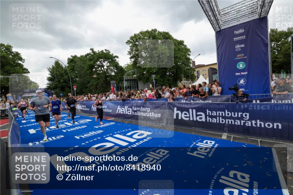 29.06.2025 - hella hamburg halbmarathon Zöllner http://msf.ph/oto/8418940 29.06.2025 10:52:12 Ziel 1482, 2397, 2595, 5032, 5093, 5378, 6897, 7732, 9082, 12135, 12580, 13726, 14248, 14300, 15275, 15829, 16003, 16179, 16320, 16591, 16666, 17033, 17130, 18475, 18801 meine-sportfotos.de