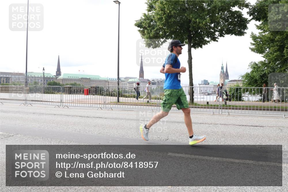 29.06.2025 - hella hamburg halbmarathon Lena Gebhardt http://msf.ph/oto/8418957 29.06.2025 10:27:18 Lombardsbrücke 1530, 1793, 1973, 2045, 2306, 2775, 4358, 4372, 5285, 5494, 5495, 5707, 5825, 6259, 6637, 7234, 7314, 7944, 8056, 8281, 9349, 10077, 10158, 10465, 11110, 11256, 11766, 12500, 13462, 14020, 14021, 15108, 15641, 16479, 17049, 17445, 17791, 18012, 18097, 18766, 18962, 18976, 18978 meine-sportfotos.de