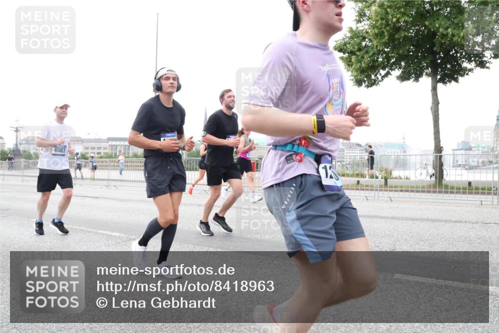 29.06.2025 - hella hamburg halbmarathon Lena Gebhardt http://msf.ph/oto/8418963 29.06.2025 10:52:12 Lombardsbrücke 1, 1418, 1978, 2528, 3038, 3645, 4087, 4273, 4436, 4598, 4606, 4815, 5062, 5262, 5534, 6386, 6403, 6404, 6406, 6456, 6604, 6671, 6947, 6985, 7682, 7690, 7691, 7735, 7812, 8194, 8196, 8250, 8251, 8621, 9103, 9220, 9368, 9460, 9590, 9594, 9673, 9730, 9731, 10080, 10296, 10342, 10533, 10634, 10673, 10693, 10830, 10884, 11084, 11101, 11126, 11127, 11297, 11375, 11736, 11899, 11974, 12065, 12546, 12558 meine-sportfotos.de