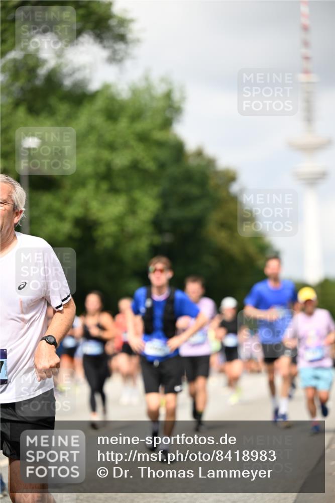 29.06.2025 - hella hamburg halbmarathon Dr. Thomas Lammeyer http://msf.ph/oto/8418983 29.06.2025 10:46:10 Kennedybrücke 1314, 1317, 1536, 1648, 2229, 2762, 2763, 3459, 3532, 3533, 3694, 4774, 5086, 5942, 6066, 6137, 6450, 6719, 6726, 6793, 6846, 6894, 7821, 7968, 8162, 8293, 8300, 8301, 8443, 8586, 9370, 9588, 10027, 10181, 10483, 11011, 11017, 11024, 11097, 11098, 11207, 11255, 11437, 11438 meine-sportfotos.de
