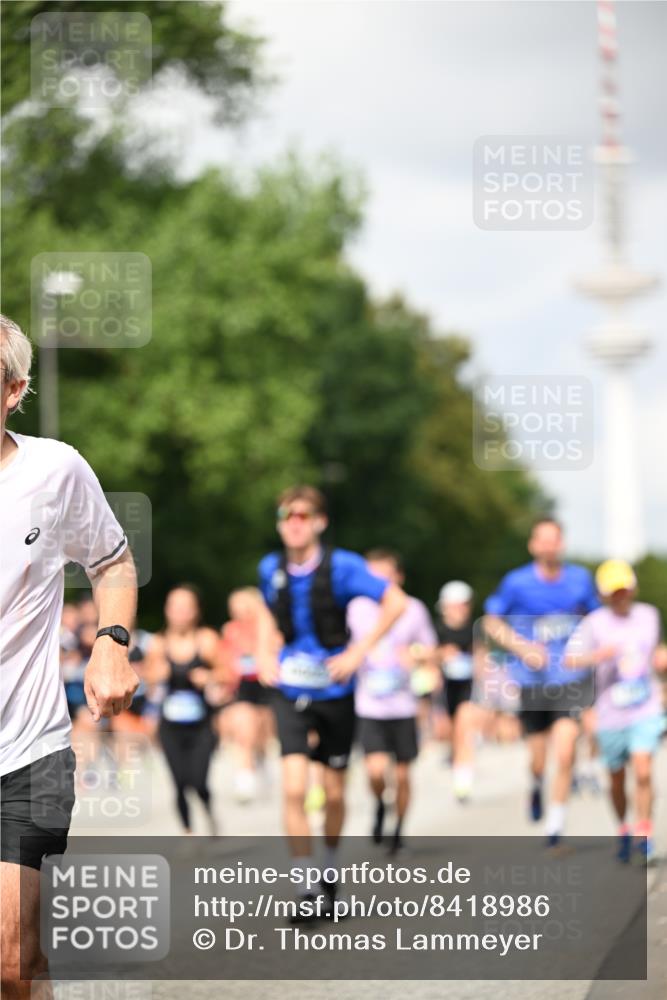 29.06.2025 - hella hamburg halbmarathon Dr. Thomas Lammeyer http://msf.ph/oto/8418986 29.06.2025 10:46:10 Kennedybrücke 1314, 1317, 1536, 1648, 2229, 2762, 2763, 3459, 3532, 3533, 3694, 4774, 5086, 5942, 6066, 6137, 6450, 6719, 6726, 6793, 6846, 6894, 7821, 7968, 8162, 8293, 8300, 8301, 8443, 8586, 9370, 9588, 10027, 10181, 10483, 11011, 11017, 11024, 11097, 11098, 11207, 11255, 11437, 11438 meine-sportfotos.de