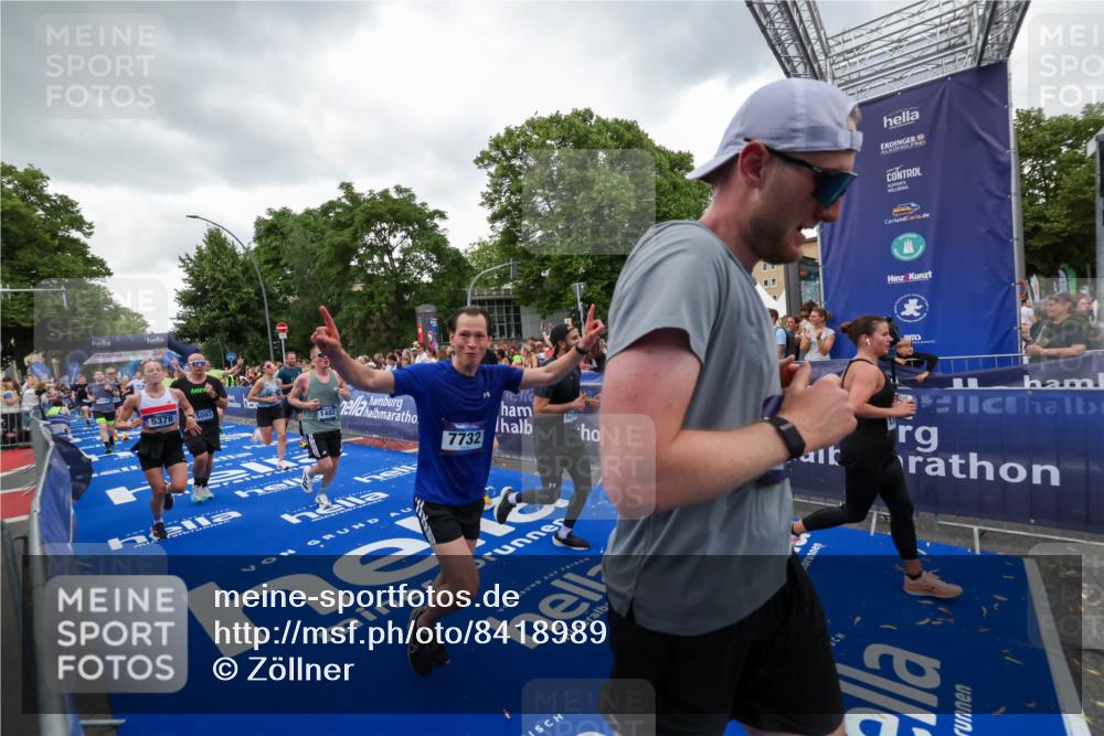 29.06.2025 - hella hamburg halbmarathon Zöllner http://msf.ph/oto/8418989 29.06.2025 10:52:14 Ziel 1482, 2397, 2595, 4837, 5032, 5087, 5093, 5378, 5482, 6897, 7732, 9082, 12135, 12580, 13726, 14248, 14300, 15275, 15829, 16003, 16320, 16591, 16666, 17033, 17130, 18475, 18801 meine-sportfotos.de