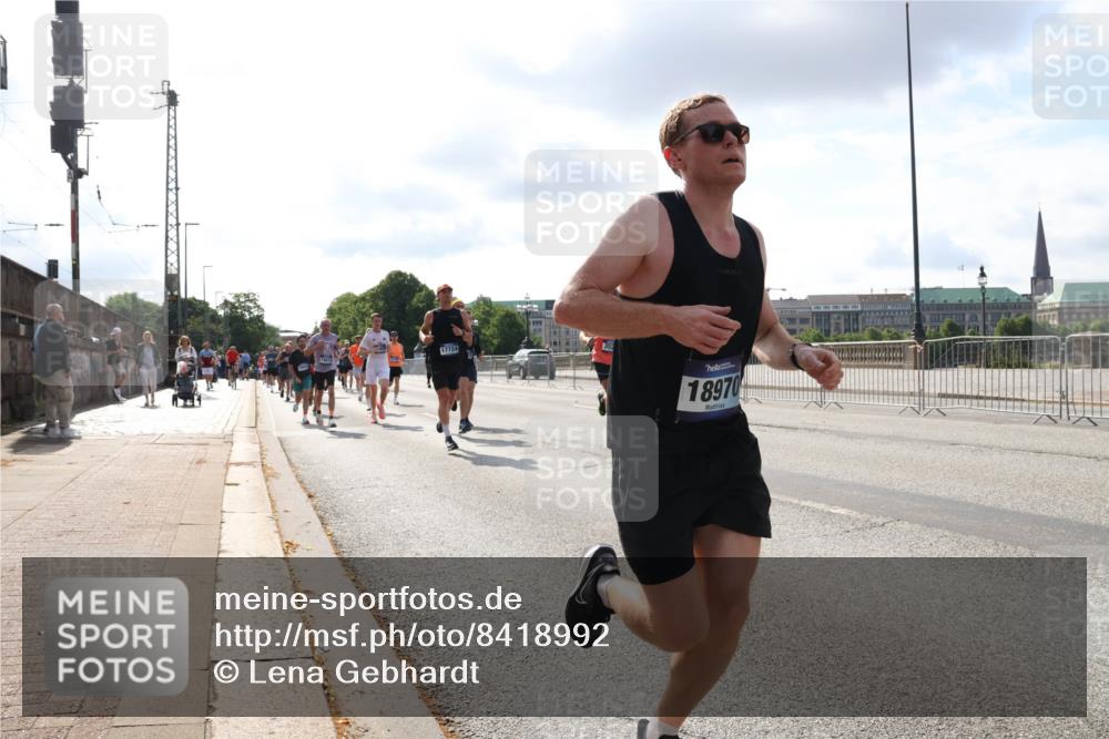 29.06.2025 - hella hamburg halbmarathon Lena Gebhardt http://msf.ph/oto/8418992 29.06.2025 09:51:23 Lombardsbrücke 17724, 18970, 1136, 1256, 1441, 1520, 1570, 1677, 1903, 1912, 1920, 1941, 1962, 2579, 2880, 2972, 3523, 3700, 3947, 4297, 4634, 4759, 4843, 4854, 4888, 4889, 4999, 5087, 5275, 5375, 5387, 5410, 6429, 6593, 6639, 6721, 6901, 7105, 7116, 7284, 7363, 7378, 7635, 7693, 7962, 8091, 8122, 8319, 8871, 8966, 9114, 9262, 9313, 9364, 9371, 9380, 9755, 9833, 9885, 10193, 10415, 10469, 10480, 10669, 11049, 11417, 11907, 11959, 12153, 14201 meine-sportfotos.de