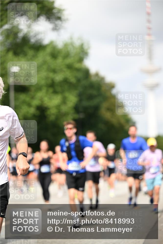 29.06.2025 - hella hamburg halbmarathon Dr. Thomas Lammeyer http://msf.ph/oto/8418993 29.06.2025 10:46:10 Kennedybrücke 1314, 1317, 1536, 1648, 2229, 2762, 2763, 3459, 3532, 3533, 3694, 4774, 5086, 5942, 6066, 6137, 6450, 6719, 6726, 6793, 6846, 6894, 7821, 7968, 8162, 8293, 8300, 8301, 8443, 8586, 9370, 9588, 10027, 10181, 10483, 11011, 11017, 11024, 11097, 11098, 11207, 11255, 11437, 11438 meine-sportfotos.de