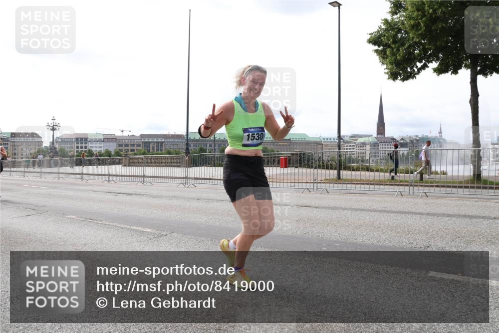 29.06.2025 - hella hamburg halbmarathon Lena Gebhardt http://msf.ph/oto/8419000 29.06.2025 10:27:20 Lombardsbrücke 1530, 1530, 1793, 1973, 2045, 2306, 2775, 4358, 4372, 5285, 5494, 5495, 5707, 5825, 6259, 6637, 7234, 7314, 7944, 8056, 8281, 9349, 10077, 10158, 10465, 11110, 11256, 11766, 12500, 13462, 14020, 14021, 15108, 15641, 16479, 17049, 17427, 17445, 17791, 18012, 18097, 18766, 18962, 18976, 18978 meine-sportfotos.de