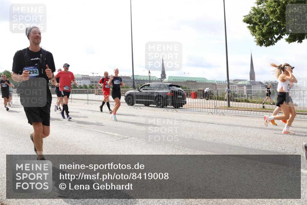 29.06.2025 - hella hamburg halbmarathon Lena Gebhardt http://msf.ph/oto/8419008 29.06.2025 10:18:10 Lombardsbrücke 10946, 292, 1554, 11949, 11450, 1159, 1160, 1268, 1274, 1325, 1458, 1554, 1622, 1641, 1749, 1982, 2087, 2094, 2147, 2335, 2634, 2931, 3125, 3138, 3292, 3321, 3482, 3977, 4710, 4738, 4804, 5004, 5290, 5611, 5733, 5909, 6270, 6332, 7094, 7641, 7649, 7838, 7882, 7883, 8067, 8128, 8144, 8248, 8607, 8799, 9222, 9400, 9539, 9717, 9734, 9798, 9834, 9844, 9964, 10174, 10332, 10509, 10659, 10908, 12498, 13341 meine-sportfotos.de