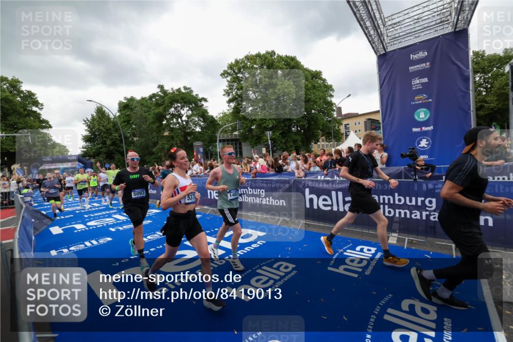 29.06.2025 - hella hamburg halbmarathon Zöllner http://msf.ph/oto/8419013 29.06.2025 10:52:14 Ziel 1482, 2397, 2595, 4837, 5032, 5087, 5093, 5378, 5482, 6897, 7732, 9082, 12135, 12580, 13726, 14248, 14300, 15275, 15829, 16003, 16320, 16591, 16666, 17033, 17130, 18475, 18801 meine-sportfotos.de
