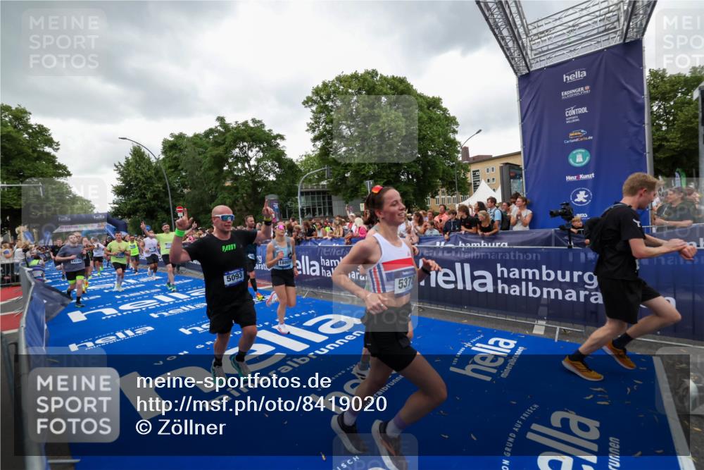 29.06.2025 - hella hamburg halbmarathon Zöllner http://msf.ph/oto/8419020 29.06.2025 10:52:15 Ziel 1482, 2397, 2595, 4837, 5032, 5087, 5093, 5378, 5482, 6897, 9074, 9082, 12135, 12580, 13726, 14248, 14300, 15275, 16003, 16320, 16591, 17033, 17130, 18475, 18801 meine-sportfotos.de