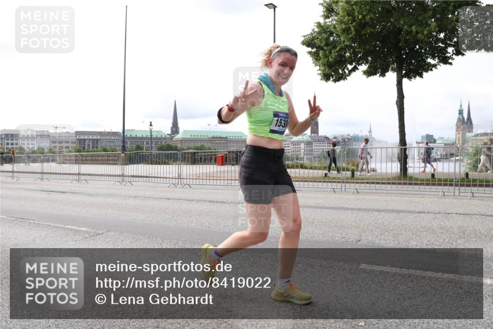 29.06.2025 - hella hamburg halbmarathon Lena Gebhardt http://msf.ph/oto/8419022 29.06.2025 10:27:20 Lombardsbrücke 1530, 1530, 1793, 1973, 2045, 2306, 2775, 4358, 4372, 5285, 5494, 5495, 5707, 5825, 6259, 6637, 7234, 7314, 7944, 8056, 8281, 9349, 10077, 10158, 10465, 11110, 11256, 11766, 12500, 13462, 14020, 14021, 15108, 15641, 16479, 17049, 17427, 17445, 17791, 18012, 18097, 18766, 18962, 18976, 18978 meine-sportfotos.de