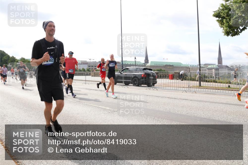 29.06.2025 - hella hamburg halbmarathon Lena Gebhardt http://msf.ph/oto/8419033 29.06.2025 10:18:10 Lombardsbrücke 2921, 11949, 1554, 11450, 1159, 1160, 1268, 1274, 1325, 1458, 1554, 1622, 1641, 1749, 1982, 2087, 2094, 2147, 2335, 2634, 2931, 3125, 3138, 3292, 3321, 3482, 3977, 4710, 4738, 4804, 5004, 5290, 5611, 5733, 5909, 6270, 6332, 7094, 7641, 7649, 7838, 7882, 7883, 8067, 8128, 8144, 8248, 8607, 8799, 9222, 9400, 9539, 9717, 9734, 9798, 9834, 9844, 9964, 10174, 10332, 10509, 10659, 10908, 12498, 13341 meine-sportfotos.de