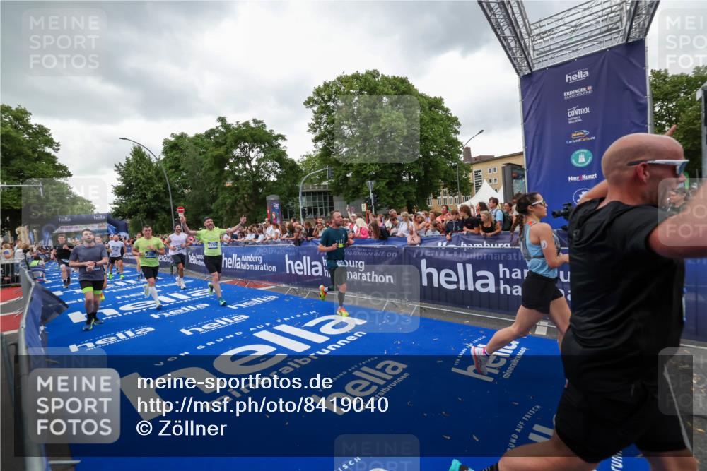 29.06.2025 - hella hamburg halbmarathon Zöllner http://msf.ph/oto/8419040 29.06.2025 10:52:16 Ziel 1482, 2397, 4419, 4837, 5032, 5087, 5093, 5482, 6897, 9074, 9082, 12135, 13726, 14248, 14300, 15275, 16003, 16320, 16591, 17033, 17130, 18475, 18801 meine-sportfotos.de
