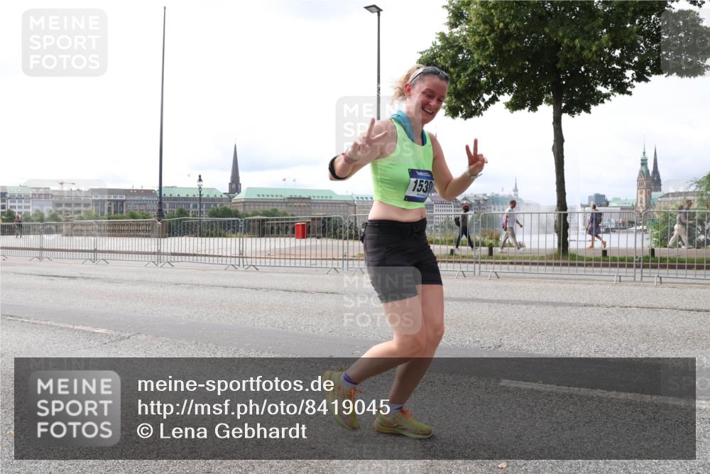 29.06.2025 - hella hamburg halbmarathon Lena Gebhardt http://msf.ph/oto/8419045 29.06.2025 10:27:20 Lombardsbrücke 1530, 1530, 1793, 1973, 2045, 2306, 2775, 4358, 4372, 5285, 5494, 5495, 5707, 5825, 6259, 6637, 7234, 7314, 7944, 8056, 8281, 9349, 10077, 10158, 10465, 11110, 11256, 11766, 12500, 13462, 14020, 14021, 15108, 15641, 16479, 17049, 17427, 17445, 17791, 18012, 18097, 18766, 18962, 18976, 18978 meine-sportfotos.de