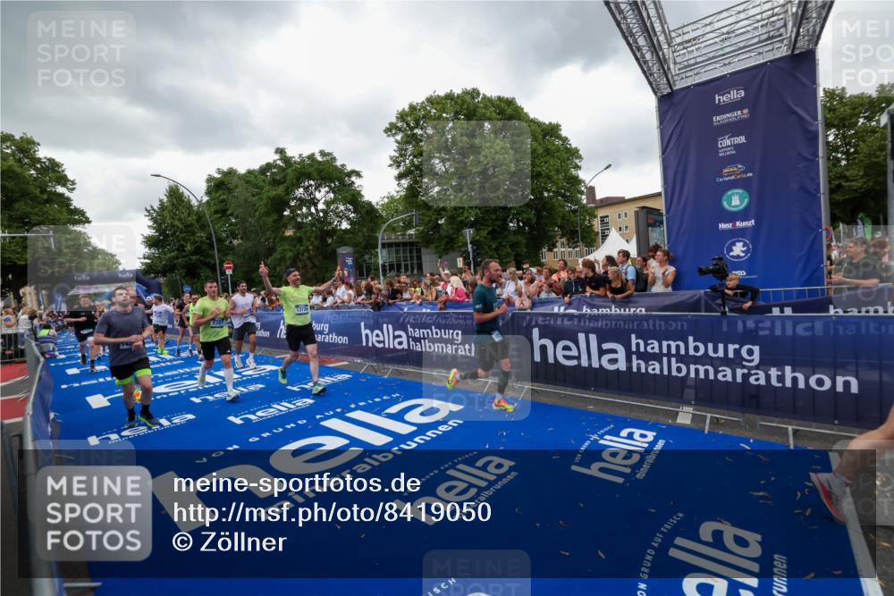 29.06.2025 - hella hamburg halbmarathon Zöllner http://msf.ph/oto/8419050 29.06.2025 10:52:16 Ziel 1482, 2397, 4419, 4837, 5032, 5087, 5093, 5482, 6897, 9074, 9082, 12135, 13726, 14248, 14300, 15275, 16003, 16320, 16591, 17033, 17130, 18475, 18801 meine-sportfotos.de