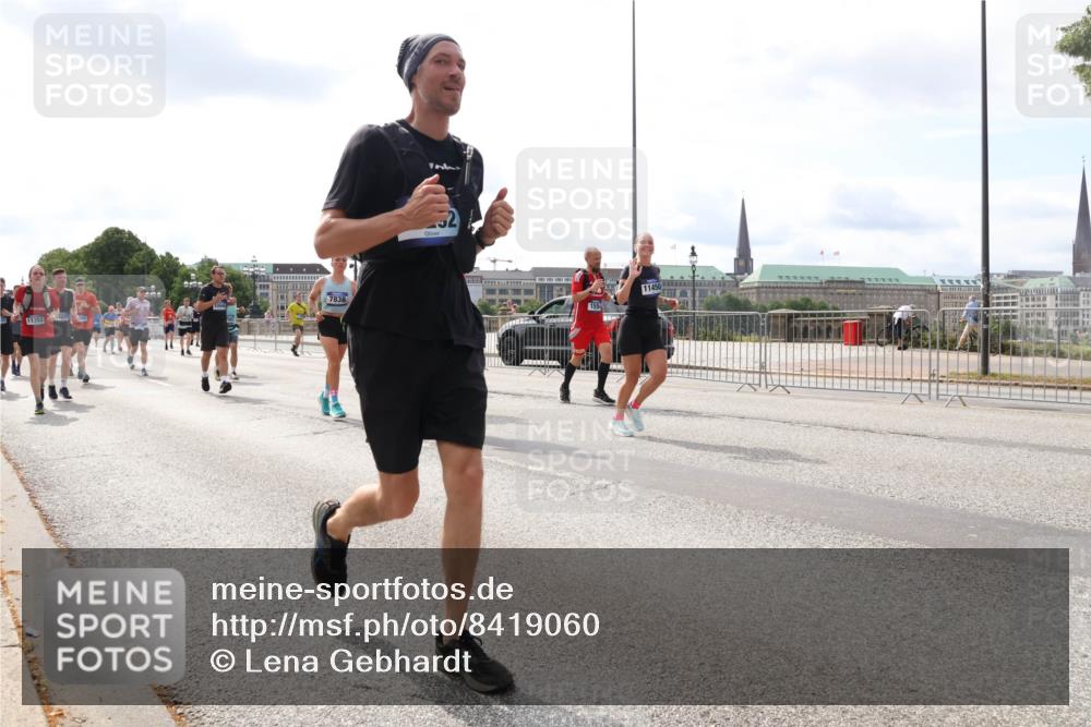 29.06.2025 - hella hamburg halbmarathon Lena Gebhardt http://msf.ph/oto/8419060 29.06.2025 10:18:10 Lombardsbrücke 11352, 7838, 1554, 11450, 1159, 1160, 1268, 1274, 1325, 1458, 1554, 1622, 1641, 1749, 1982, 2087, 2094, 2147, 2335, 2634, 2931, 3125, 3138, 3292, 3321, 3482, 3977, 4710, 4738, 4804, 5004, 5290, 5611, 5733, 5909, 6270, 6332, 7094, 7641, 7649, 7838, 7882, 7883, 8067, 8128, 8144, 8248, 8607, 8799, 9222, 9400, 9539, 9717, 9734, 9798, 9834, 9844, 9964, 10174, 10332, 10509, 10659, 10908, 12498, 13341 meine-sportfotos.de