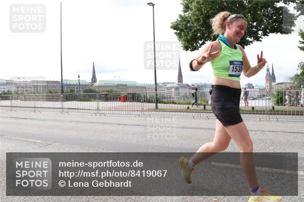 29.06.2025 - hella hamburg halbmarathon Lena Gebhardt http://msf.ph/oto/8419067 29.06.2025 10:27:20 Lombardsbrücke 1530, 1530, 1793, 1973, 2045, 2306, 2775, 4358, 4372, 5285, 5494, 5495, 5707, 5825, 6259, 6637, 7234, 7314, 7944, 8056, 8281, 9349, 10077, 10158, 10465, 11110, 11256, 11766, 12500, 13462, 14020, 14021, 15108, 15641, 16479, 17049, 17427, 17445, 17791, 18012, 18097, 18766, 18962, 18976, 18978 meine-sportfotos.de