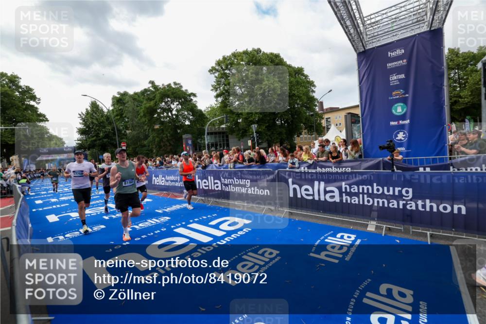 29.06.2025 - hella hamburg halbmarathon Zöllner http://msf.ph/oto/8419072 29.06.2025 10:30:09 Ziel 1758, 2689, 3189, 8190, 9634, 10270, 12308, 15507, 17768 meine-sportfotos.de
