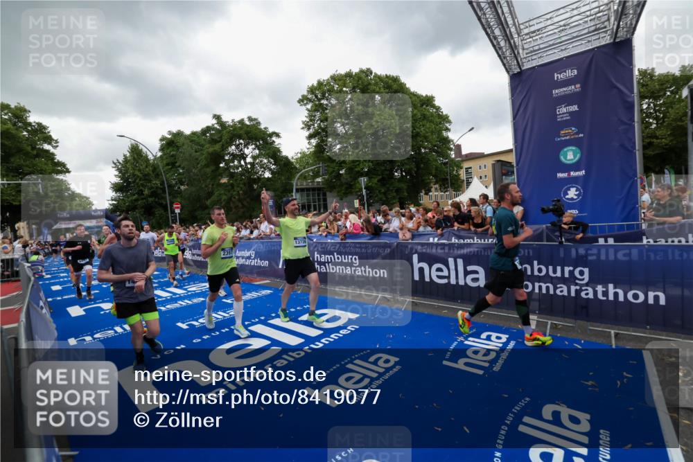 29.06.2025 - hella hamburg halbmarathon Zöllner http://msf.ph/oto/8419077 29.06.2025 10:52:16 Ziel 1482, 2397, 4419, 4837, 5032, 5087, 5093, 5482, 6897, 9074, 9082, 12135, 13726, 14248, 14300, 15275, 16003, 16320, 16591, 17033, 17130, 18475, 18801 meine-sportfotos.de