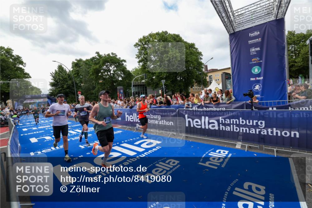 29.06.2025 - hella hamburg halbmarathon Zöllner http://msf.ph/oto/8419080 29.06.2025 10:30:09 Ziel 1758, 2689, 3189, 8190, 9634, 10270, 12308, 15507, 17768 meine-sportfotos.de