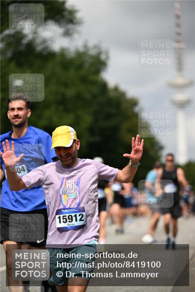 29.06.2025 - hella hamburg halbmarathon Dr. Thomas Lammeyer http://msf.ph/oto/8419100 29.06.2025 10:46:14 Kennedybrücke 1314, 1317, 1536, 1648, 2229, 2762, 2763, 3459, 3532, 3533, 3694, 4329, 4885, 5086, 5942, 6066, 6137, 6450, 6719, 6726, 6793, 6846, 6894, 7821, 7968, 8004, 8162, 8163, 8293, 8300, 8301, 8443, 8586, 9370, 9588, 10027, 10181, 10483, 10872, 11011, 11017, 11024, 11097, 11098, 11207, 11255, 11437, 11438 meine-sportfotos.de
