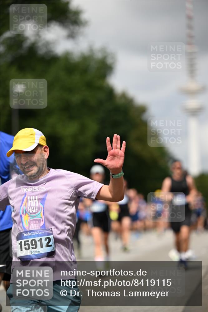 29.06.2025 - hella hamburg halbmarathon Dr. Thomas Lammeyer http://msf.ph/oto/8419115 29.06.2025 10:46:14 Kennedybrücke 1314, 1317, 1536, 1648, 2229, 2762, 2763, 3459, 3532, 3533, 3694, 4329, 4885, 5086, 5942, 6066, 6137, 6450, 6719, 6726, 6793, 6846, 6894, 7821, 7968, 8004, 8162, 8163, 8293, 8300, 8301, 8443, 8586, 9370, 9588, 10027, 10181, 10483, 10872, 11011, 11017, 11024, 11097, 11098, 11207, 11255, 11437, 11438 meine-sportfotos.de