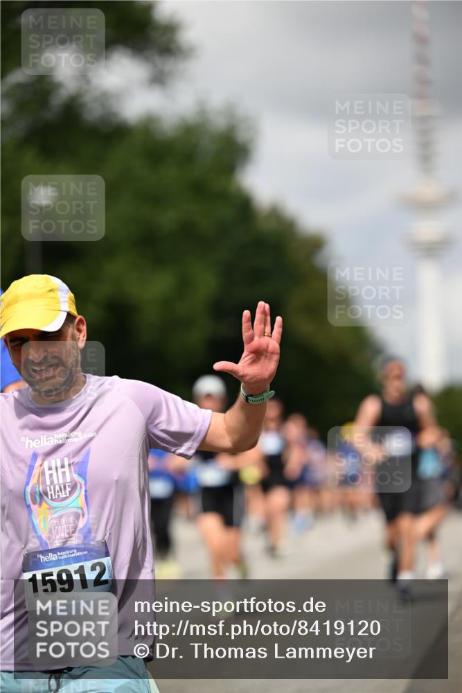 29.06.2025 - hella hamburg halbmarathon Dr. Thomas Lammeyer http://msf.ph/oto/8419120 29.06.2025 10:46:14 Kennedybrücke 1314, 1317, 1536, 1648, 2229, 2762, 2763, 3459, 3532, 3533, 3694, 4329, 4885, 5086, 5942, 6066, 6137, 6450, 6719, 6726, 6793, 6846, 6894, 7821, 7968, 8004, 8162, 8163, 8293, 8300, 8301, 8443, 8586, 9370, 9588, 10027, 10181, 10483, 10872, 11011, 11017, 11024, 11097, 11098, 11207, 11255, 11437, 11438 meine-sportfotos.de