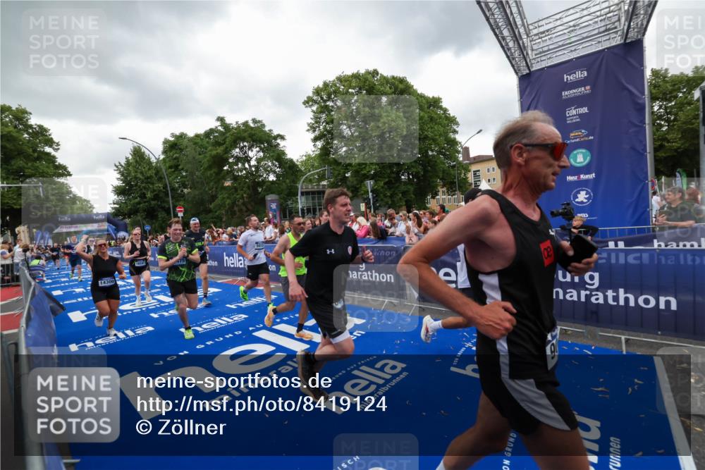 29.06.2025 - hella hamburg halbmarathon Zöllner http://msf.ph/oto/8419124 29.06.2025 10:52:18 Ziel 2397, 4419, 4837, 5032, 5087, 5482, 6164, 6897, 7896, 9074, 9082, 12135, 13726, 14248, 14300, 15275, 15446, 16003, 16320, 16591, 17130, 18475 meine-sportfotos.de