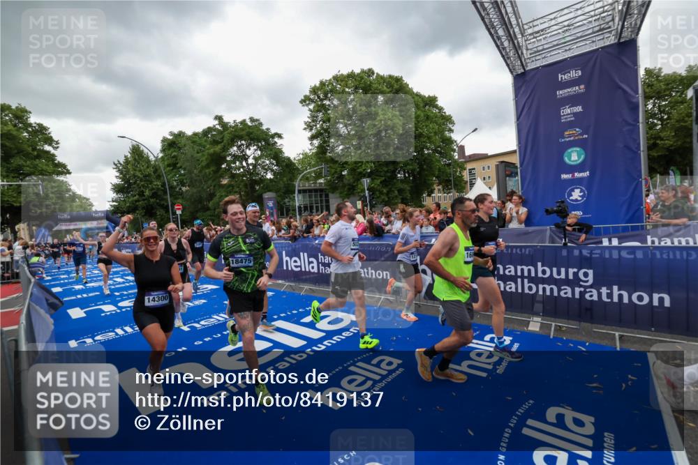 29.06.2025 - hella hamburg halbmarathon Zöllner http://msf.ph/oto/8419137 29.06.2025 10:52:19 Ziel 4419, 4587, 4837, 5032, 5087, 5482, 6164, 6897, 7896, 9074, 9082, 12135, 13707, 14300, 15275, 15446, 16003, 16320, 16591, 17130, 17773, 18475 meine-sportfotos.de