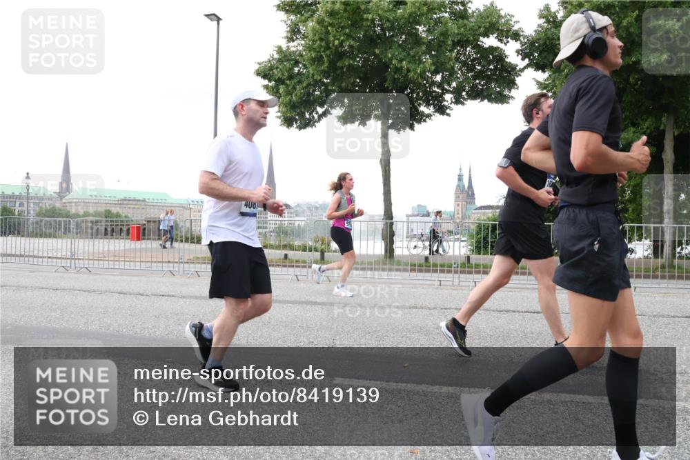 29.06.2025 - hella hamburg halbmarathon Lena Gebhardt http://msf.ph/oto/8419139 29.06.2025 10:52:13 Lombardsbrücke 400, 1418, 1978, 2528, 3038, 3645, 4087, 4273, 4436, 4598, 4606, 4815, 5062, 5262, 5534, 6386, 6403, 6404, 6406, 6456, 6604, 6671, 6985, 7682, 7690, 7691, 7735, 7812, 8194, 8196, 8250, 8251, 8621, 9103, 9220, 9368, 9460, 9590, 9594, 9673, 9730, 9731, 10080, 10296, 10342, 10533, 10634, 10673, 10693, 10830, 10884, 11084, 11101, 11126, 11127, 11297, 11375, 11736, 11899, 11974, 12065, 12546, 12558 meine-sportfotos.de