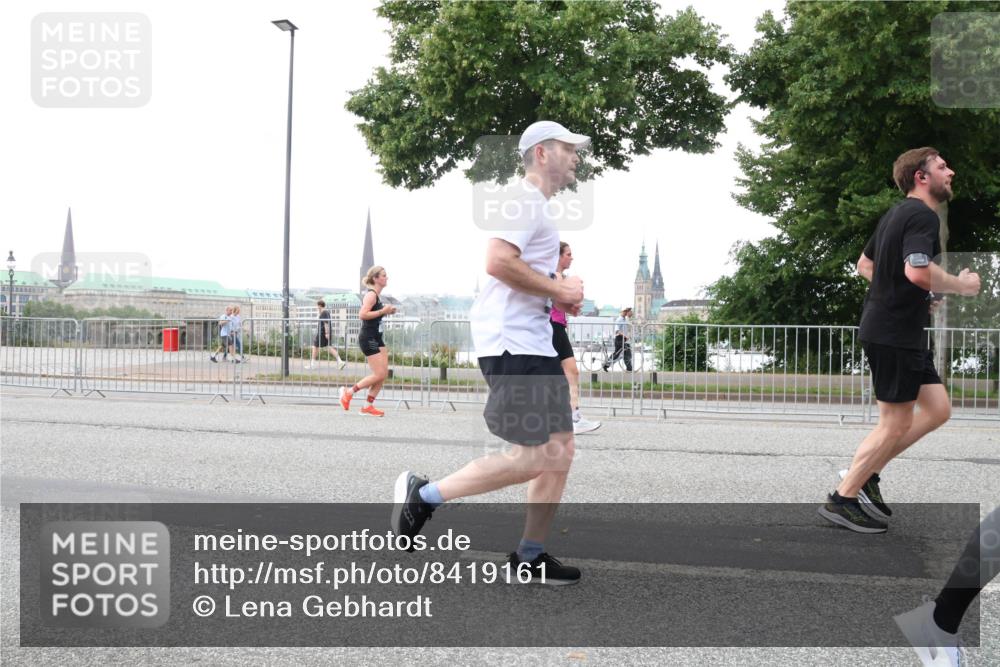 29.06.2025 - hella hamburg halbmarathon Lena Gebhardt http://msf.ph/oto/8419161 29.06.2025 10:52:13 Lombardsbrücke 1418, 1978, 2528, 3038, 3645, 4087, 4273, 4436, 4598, 4606, 4815, 5062, 5262, 5534, 6386, 6403, 6404, 6406, 6456, 6604, 6671, 6985, 7682, 7690, 7691, 7735, 7812, 8194, 8196, 8250, 8251, 8621, 9103, 9220, 9368, 9460, 9590, 9594, 9673, 9730, 9731, 10080, 10296, 10342, 10533, 10634, 10673, 10693, 10830, 10884, 11084, 11101, 11126, 11127, 11297, 11375, 11736, 11899, 11974, 12065, 12546, 12558 meine-sportfotos.de