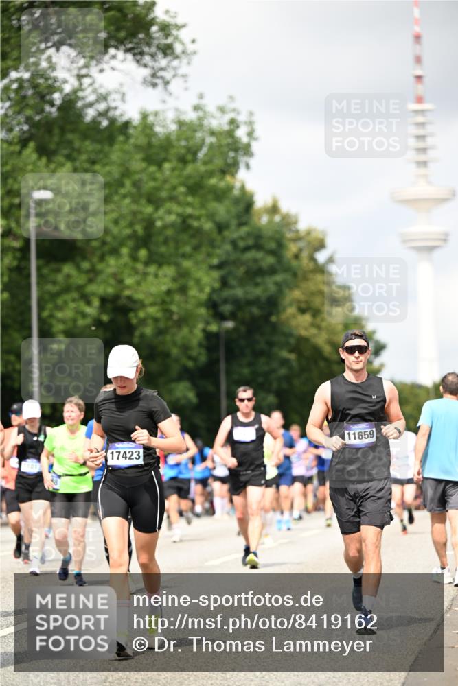 29.06.2025 - hella hamburg halbmarathon Dr. Thomas Lammeyer http://msf.ph/oto/8419162 29.06.2025 10:46:16 Kennedybrücke 1314, 1317, 1536, 1648, 2762, 2763, 3459, 3532, 3533, 4329, 4885, 5086, 5432, 5942, 6066, 6137, 6153, 6450, 6719, 6726, 6793, 6846, 6894, 7968, 8004, 8162, 8163, 8300, 8301, 8443, 8586, 9588, 10027, 10181, 10483, 10872, 11011, 11017, 11024, 11097, 11098, 11207, 11255, 11437, 11438 meine-sportfotos.de