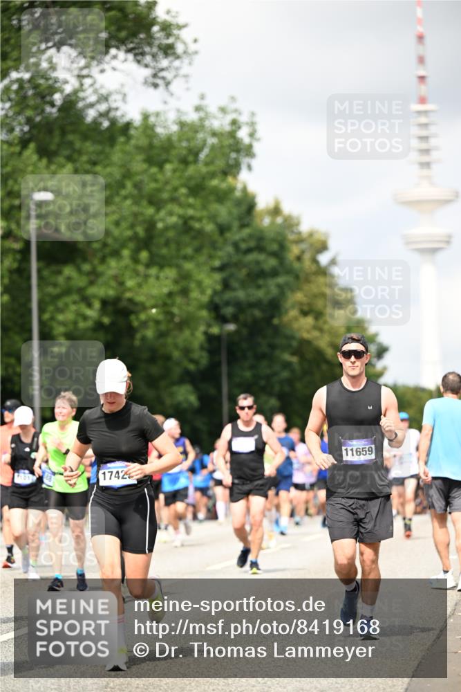 29.06.2025 - hella hamburg halbmarathon Dr. Thomas Lammeyer http://msf.ph/oto/8419168 29.06.2025 10:46:16 Kennedybrücke 1314, 1317, 1536, 1648, 2762, 2763, 3459, 3532, 3533, 4329, 4885, 5086, 5432, 5942, 6066, 6137, 6153, 6450, 6719, 6726, 6793, 6846, 6894, 7968, 8004, 8162, 8163, 8300, 8301, 8443, 8586, 9588, 10027, 10181, 10483, 10872, 11011, 11017, 11024, 11097, 11098, 11207, 11255, 11437, 11438 meine-sportfotos.de