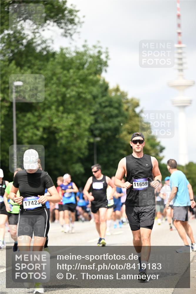 29.06.2025 - hella hamburg halbmarathon Dr. Thomas Lammeyer http://msf.ph/oto/8419183 29.06.2025 10:46:16 Kennedybrücke 1314, 1317, 1536, 1648, 2762, 2763, 3459, 3532, 3533, 4329, 4885, 5086, 5432, 5942, 6066, 6137, 6153, 6450, 6719, 6726, 6793, 6846, 6894, 7968, 8004, 8162, 8163, 8300, 8301, 8443, 8586, 9588, 10027, 10181, 10483, 10872, 11011, 11017, 11024, 11097, 11098, 11207, 11255, 11437, 11438 meine-sportfotos.de