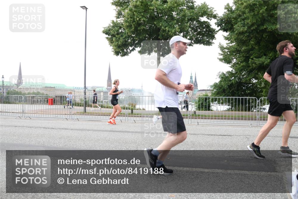 29.06.2025 - hella hamburg halbmarathon Lena Gebhardt http://msf.ph/oto/8419188 29.06.2025 10:52:14 Lombardsbrücke 1418, 1978, 2528, 3038, 3645, 4087, 4273, 4436, 4598, 4606, 4815, 5062, 5262, 5534, 6386, 6403, 6404, 6406, 6456, 6604, 6671, 6985, 7682, 7690, 7691, 7735, 7812, 8194, 8196, 8250, 8251, 8621, 9103, 9220, 9368, 9460, 9590, 9594, 9673, 9730, 9731, 10080, 10296, 10342, 10533, 10634, 10673, 10693, 10884, 11084, 11101, 11126, 11127, 11297, 11375, 11736, 11899, 11974, 12065, 12546, 12558 meine-sportfotos.de