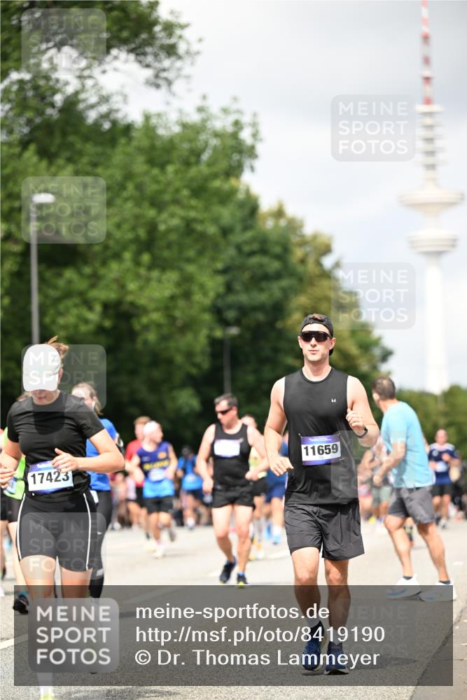 29.06.2025 - hella hamburg halbmarathon Dr. Thomas Lammeyer http://msf.ph/oto/8419190 29.06.2025 10:46:17 Kennedybrücke 1317, 1536, 1648, 2762, 2763, 3459, 3532, 3533, 4329, 4885, 5086, 5432, 5942, 6066, 6137, 6153, 6450, 6719, 6726, 6793, 6846, 6894, 7968, 8004, 8162, 8163, 8300, 8301, 8443, 8586, 9588, 10181, 10483, 10872, 11011, 11017, 11024, 11097, 11098, 11207, 11255, 11437, 11438 meine-sportfotos.de