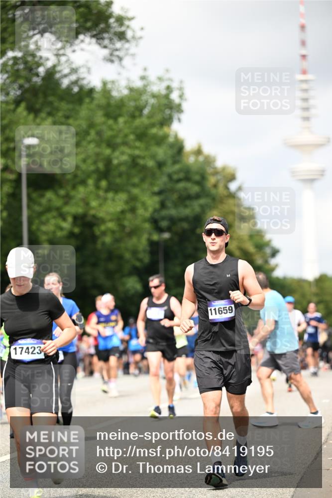 29.06.2025 - hella hamburg halbmarathon Dr. Thomas Lammeyer http://msf.ph/oto/8419195 29.06.2025 10:46:17 Kennedybrücke 1317, 1536, 1648, 2762, 2763, 3459, 3532, 3533, 4329, 4885, 5086, 5432, 5942, 6066, 6137, 6153, 6450, 6719, 6726, 6793, 6846, 6894, 7968, 8004, 8162, 8163, 8300, 8301, 8443, 8586, 9588, 10181, 10483, 10872, 11011, 11017, 11024, 11097, 11098, 11207, 11255, 11437, 11438 meine-sportfotos.de