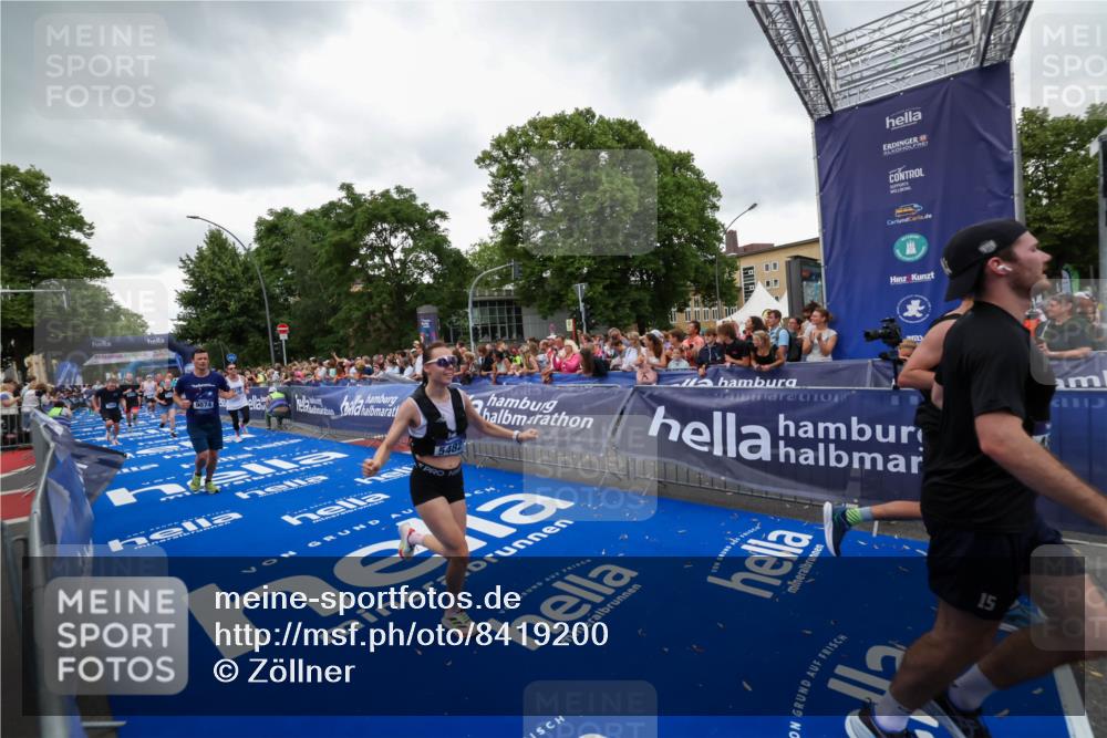 29.06.2025 - hella hamburg halbmarathon Zöllner http://msf.ph/oto/8419200 29.06.2025 10:52:21 Ziel 4140, 4419, 4587, 4837, 5087, 5482, 6164, 7896, 9074, 13707, 15275, 15446, 16591, 17773 meine-sportfotos.de