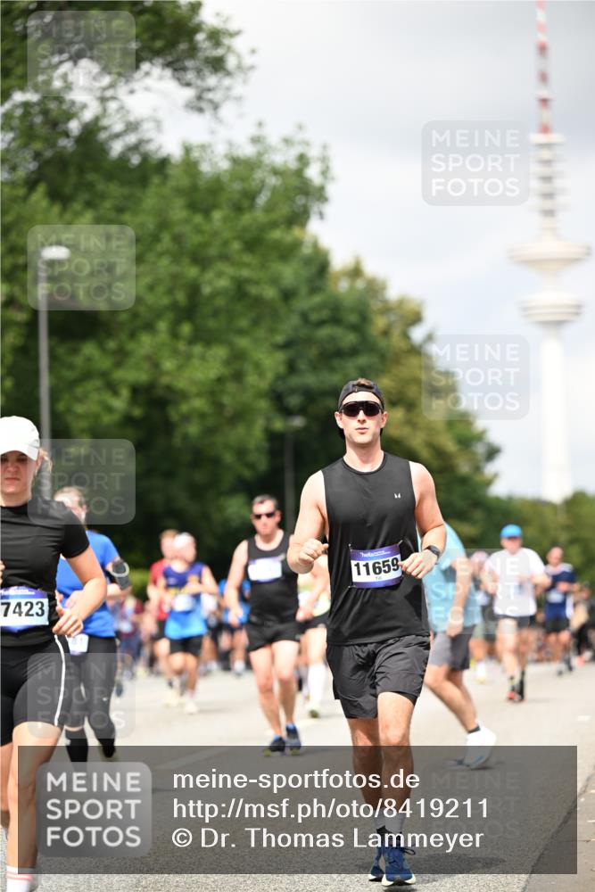 29.06.2025 - hella hamburg halbmarathon Dr. Thomas Lammeyer http://msf.ph/oto/8419211 29.06.2025 10:46:17 Kennedybrücke 1317, 1536, 1648, 2762, 2763, 3459, 3532, 3533, 4329, 4885, 5086, 5432, 5942, 6066, 6137, 6153, 6450, 6719, 6726, 6793, 6846, 6894, 7968, 8004, 8162, 8163, 8300, 8301, 8443, 8586, 9588, 10181, 10483, 10872, 11011, 11017, 11024, 11097, 11098, 11207, 11255, 11437, 11438 meine-sportfotos.de