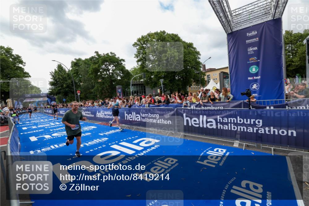 29.06.2025 - hella hamburg halbmarathon Zöllner http://msf.ph/oto/8419214 29.06.2025 10:30:12 Ziel 1758, 2689, 8323, 12308, 15507 meine-sportfotos.de
