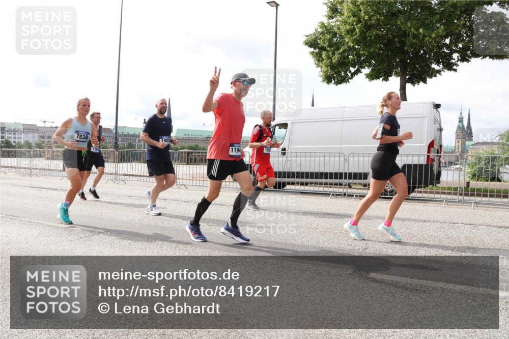 29.06.2025 - hella hamburg halbmarathon Lena Gebhardt http://msf.ph/oto/8419217 29.06.2025 10:18:11 Lombardsbrücke 7838, 1268, 1982, 1194, 155, 1159, 1160, 1268, 1325, 1554, 1622, 1641, 1749, 1982, 2087, 2094, 2147, 2335, 2634, 2931, 3125, 3138, 3292, 3321, 3482, 3977, 4123, 4710, 4738, 4804, 5004, 5290, 5611, 5733, 5909, 6270, 6332, 7094, 7160, 7641, 7649, 7838, 7882, 7883, 8067, 8128, 8248, 8607, 8799, 9222, 9400, 9539, 9717, 9734, 9798, 9834, 9844, 9964, 10174, 10332, 10509, 10659, 10687, 10908, 12498, 13341 meine-sportfotos.de