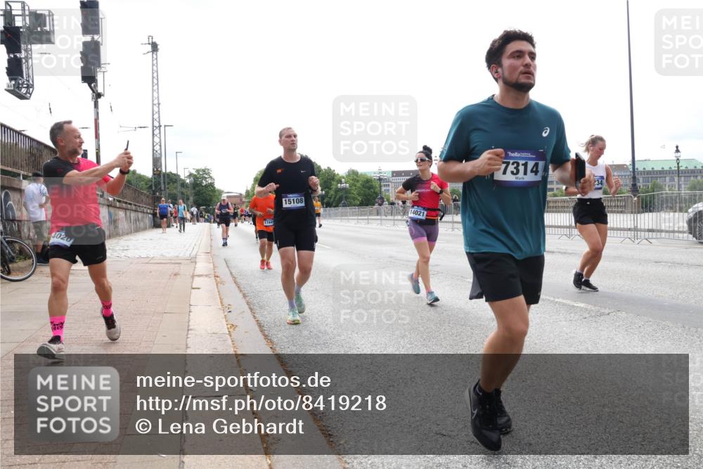 29.06.2025 - hella hamburg halbmarathon Lena Gebhardt http://msf.ph/oto/8419218 29.06.2025 10:27:22 Lombardsbrücke 4020, 17445, 15108, 14021, 7314, 234, 1530, 1793, 2045, 2306, 2775, 4358, 4372, 5285, 5494, 5495, 5707, 5825, 6214, 6259, 6637, 7234, 7314, 7764, 7944, 8056, 8281, 9349, 10077, 10158, 10412, 10413, 10465, 11110, 11256, 11766, 12500, 13462, 14020, 14021, 14206, 15108, 15641, 16479, 17049, 17427, 17445, 17791, 18012, 18097, 18766, 18976, 18978 meine-sportfotos.de