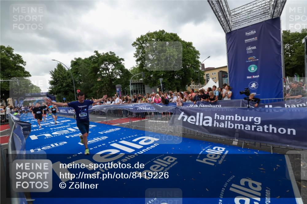 29.06.2025 - hella hamburg halbmarathon Zöllner http://msf.ph/oto/8419226 29.06.2025 10:52:22 Ziel 4140, 4419, 4587, 4837, 5087, 5482, 6164, 7896, 9074, 13211, 13707, 15446, 17773 meine-sportfotos.de