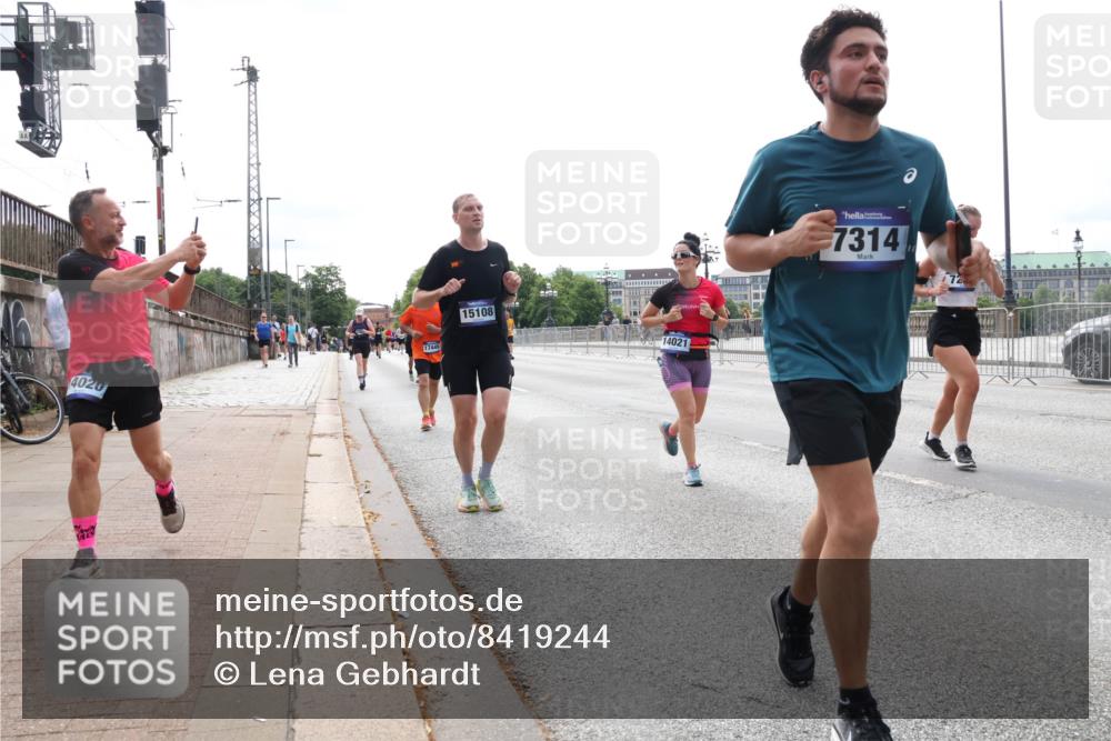 29.06.2025 - hella hamburg halbmarathon Lena Gebhardt http://msf.ph/oto/8419244 29.06.2025 10:27:22 Lombardsbrücke 4020, 17445, 15108, 14021, 7314, 1530, 1793, 2045, 2306, 2775, 4358, 4372, 5285, 5494, 5495, 5707, 5825, 6214, 6259, 6637, 7234, 7314, 7764, 7944, 8056, 8281, 9349, 10077, 10158, 10412, 10413, 10465, 11110, 11256, 11766, 12500, 13462, 14020, 14021, 14206, 15108, 15641, 16479, 17049, 17427, 17445, 17791, 18012, 18097, 18766, 18976, 18978 meine-sportfotos.de
