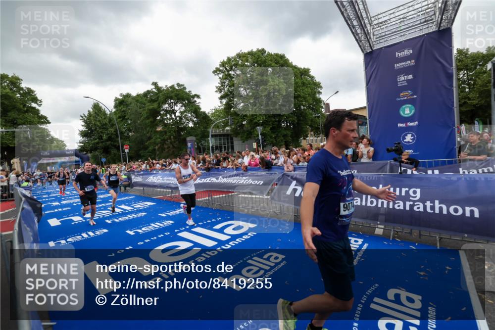 29.06.2025 - hella hamburg halbmarathon Zöllner http://msf.ph/oto/8419255 29.06.2025 10:52:23 Ziel 4140, 4419, 4587, 6164, 7896, 9074, 13211, 13707, 15144, 15446, 17773, 17997 meine-sportfotos.de