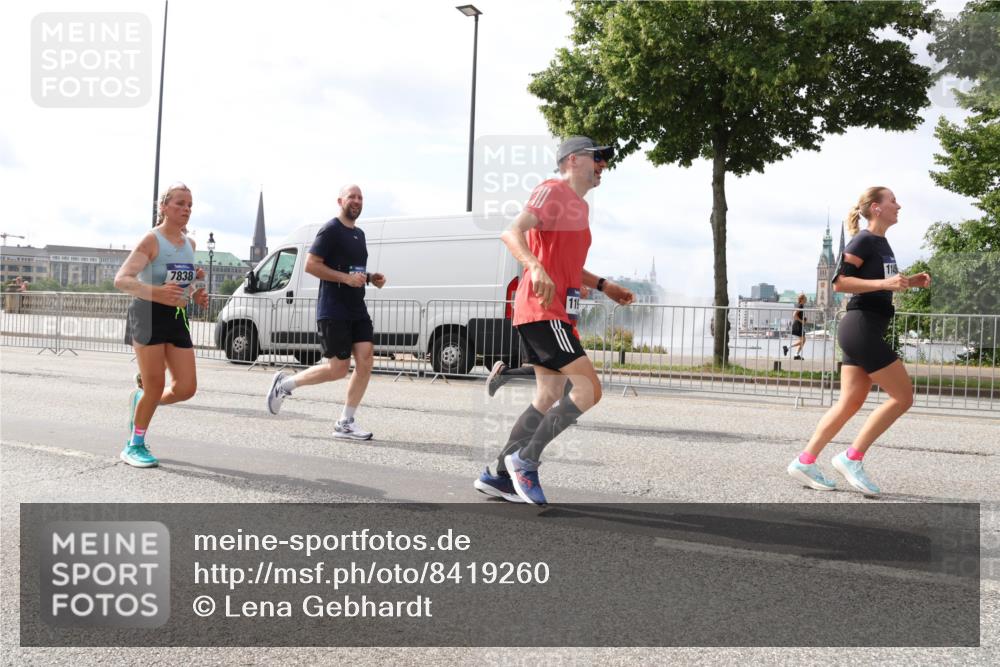 29.06.2025 - hella hamburg halbmarathon Lena Gebhardt http://msf.ph/oto/8419260 29.06.2025 10:18:12 Lombardsbrücke 7838, 1159, 1160, 1268, 1325, 1554, 1622, 1641, 1982, 2087, 2094, 2147, 2335, 2634, 2931, 3125, 3138, 3321, 3482, 3977, 4123, 4710, 4738, 4804, 5004, 5290, 5611, 5733, 5909, 6270, 6332, 7094, 7160, 7641, 7649, 7838, 7882, 7883, 8067, 8128, 8248, 8607, 8799, 9222, 9400, 9539, 9586, 9717, 9734, 9798, 9834, 9844, 9964, 10174, 10332, 10509, 10659, 10687, 10908, 12498, 13341 meine-sportfotos.de