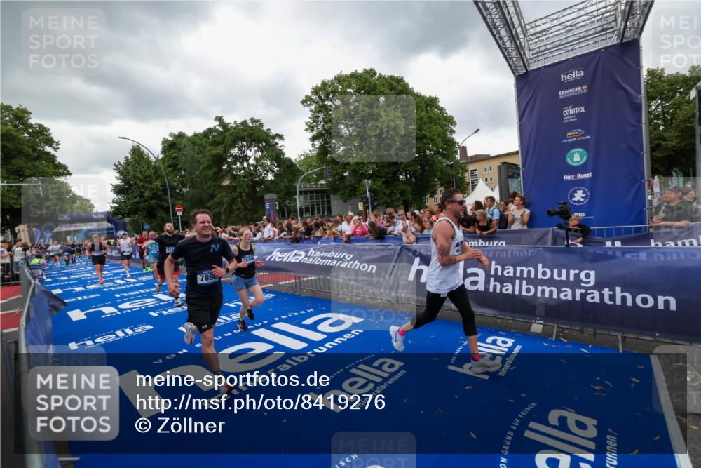 29.06.2025 - hella hamburg halbmarathon Zöllner http://msf.ph/oto/8419276 29.06.2025 10:52:24 Ziel 4140, 4419, 4587, 6164, 7896, 9074, 13211, 13707, 15144, 15446, 17773, 17997 meine-sportfotos.de